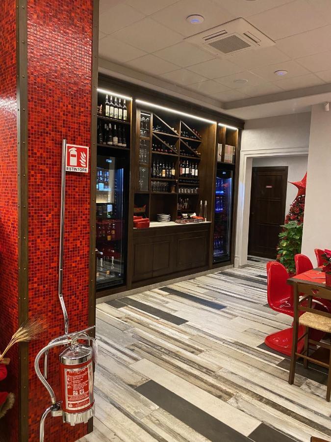 Ricaroka Hotel Альбенга Экстерьер фото
